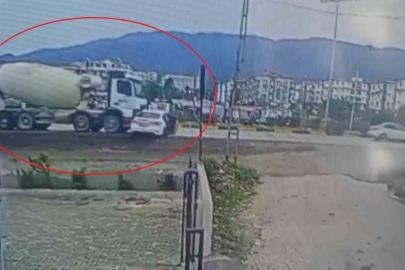 Beton mikserin metrelerce sürüklediği otomobil sürücüsü yaralandı