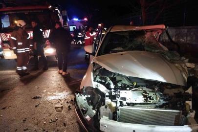 Beykoz’da servis minibüsü ile otomobil çarpıştı: 1’i ağır 12 yaralı
