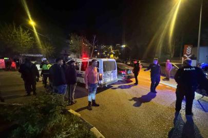 Bıçaklı kavgayı polis havaya ateş açarak sonlandırdı