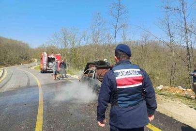 Bilecik’te seyir halindeki otomobil alev aldı