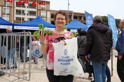 Binlerce fide Kuşadası ve İncirliova’da vatandaşlarla buluştu