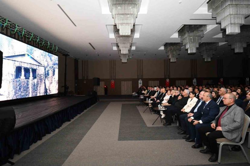 Binlerce yıllık tarihe yapay zekayla ışık tutulan filmin galasına yoğun ilgi