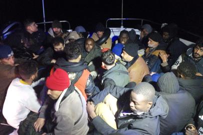 Bodrum açıklarında facianın eşiğinden dönüldü: 30 düzensiz göçmen kurtarıldı