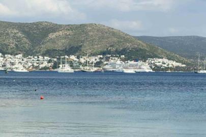 Bodrum Limanı’nda dev yolcu gemisi hareketliliği: 357 turist ilçeye ayak bastı