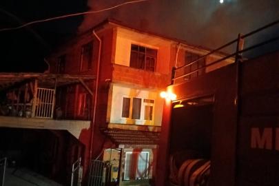 Bolu’da 3 katlı binada yangın çıktı