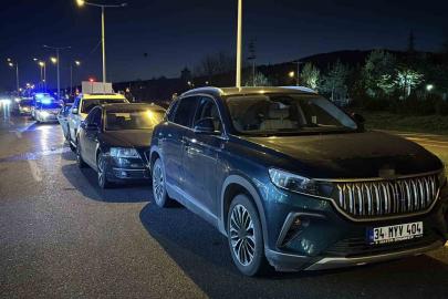 Bolu’da ani fren yapıp kaçan sürücü, zincirleme kazaya neden oldu: 3 yaralı