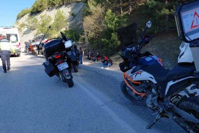 Bolu’da motosikletler peş peşe kaza yaptı: 2 yaralı