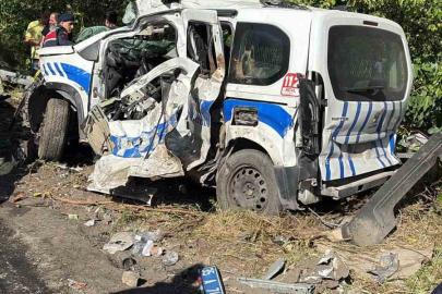 Bornova’da freni patlayan tır karşı şeride geçti: Ölü ve yaralılar var