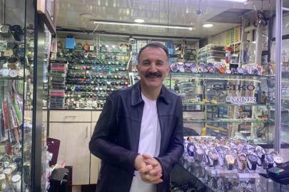 Bu ustalar saatleri yeniden ayarlıyor