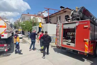 Burdur’da evin bitişiğindeki depoda yangın korkuttu