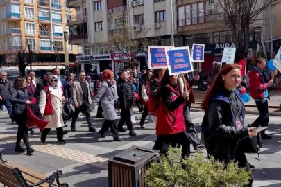 Burdur’da otizm için farkındalık yürüyüşü düzenlendi