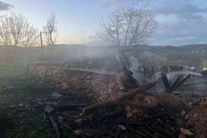 Bursa’da 2 katlı ev alevlere teslim oldu