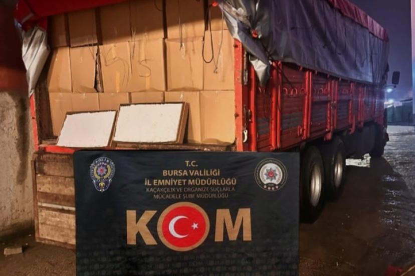 Bursa’da 4 milyonun üzerinde dolu makaron ele geçirildi