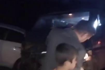 Bursa’da yamaçtan kopan kayalar, araçların üzerine yağdı