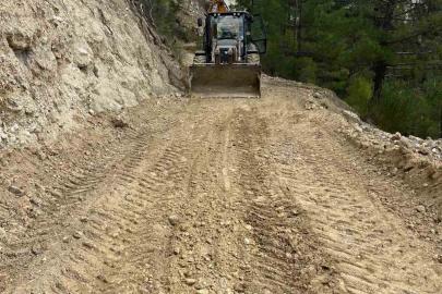 Çameli Belediyesi’nden arazi yollarında yoğun mesai