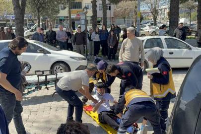 Çanakkale’de motosiklet yayaya çarptı; 2 kişi yaralı