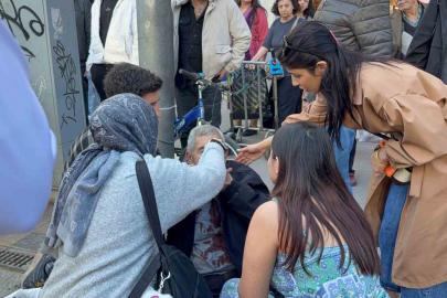 Çocuğun attığı yumrukla yaşlı adam kanlar içinde yere yığıldı