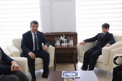 Çocuk başkanın ilk talebi, ‘Daha çok kütüphane yapılsın’ oldu