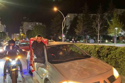 Çorum’da Galatasaray taraftarları derbi galibiyetini kutladı