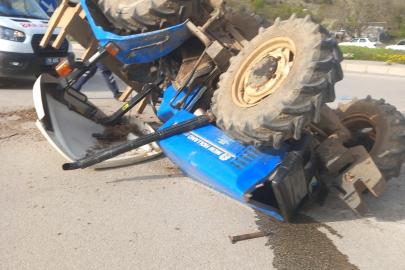 Çorum’da traktör ile ambulans çarpıştı: 1 yaralı