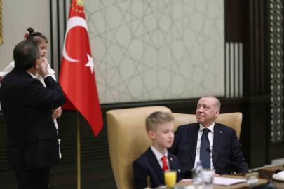 Cumhurbaşkanı Erdoğan, 23 Nisan’da koltuğunu Civan Boran’a devretti