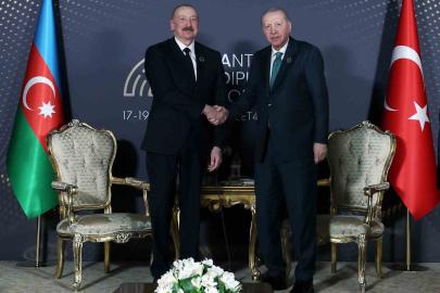 Cumhurbaşkanı Erdoğan, Azerbaycan Cumhurbaşkanı Aliyev ile bir araya geldi