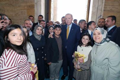 Cumhurbaşkanı Erdoğan: "Türkiye Cumhuriyeti Devleti sıradan bir devlet değildir. Hiçbir güç Türkiye ve Türkiye Cumhurbaşkanı’na parmak sallayamaz"