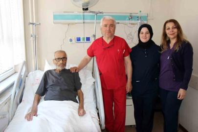 Dalağı normal boyuttan 40 kat büyük olan hastan başarılı operasyonla sağlığına kavuştu