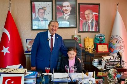 Darende Belediyesi’nde 23 Nisan’da makam çocuklara emanet edildi