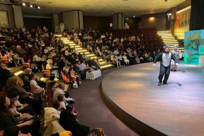 Darıca’da çocuklar hafta sonunu tiyatroyla değerlendiriyor