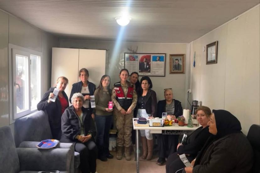 Defne’de jandarmadan vatandaşlara bilgilendirme çalışması