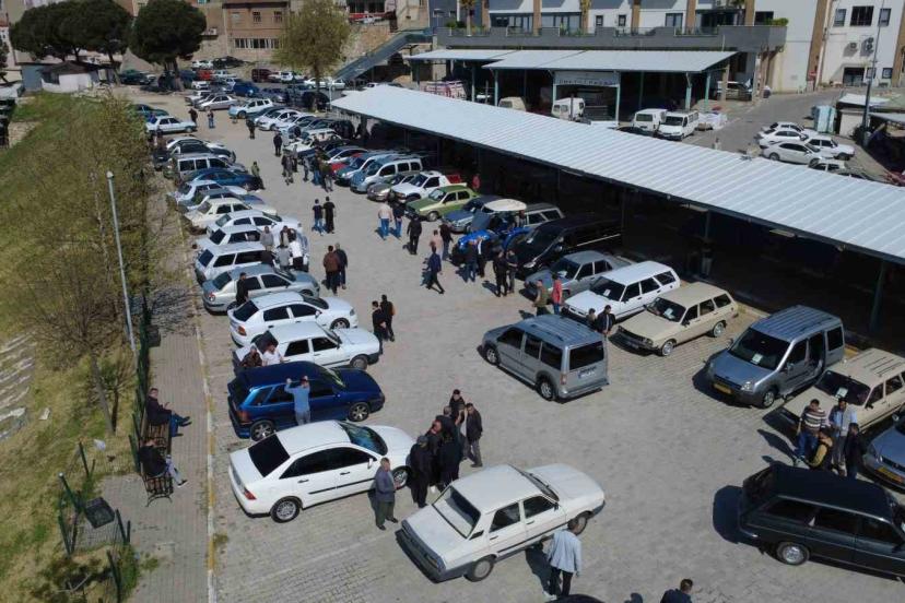 Demirci 2. El Oto Pazarı kapılarını açtı