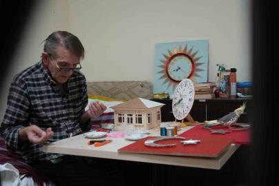 Demirden makete: Pandemide edindiği hobisini huzurevinde 6 yıldır sürdürüyor