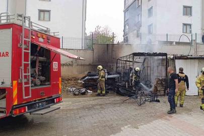 Depoda çıkan yangında tüp bomba gibi patladı