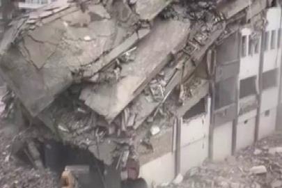 Diyarbakır’da ağır hasarlı binalar yıkılıyor