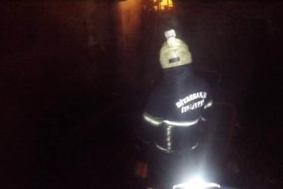 Diyarbakır’da oto tamircideki yangın kask kamerasına yansıdı