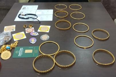 Diyarbakır’da otobüste unutulan çok sayıda altın sahibine teslim edildi