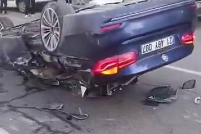 Diyarbakır’da zincirleme kaza: Bir araç takla attı, 2 kişi yaralandı
