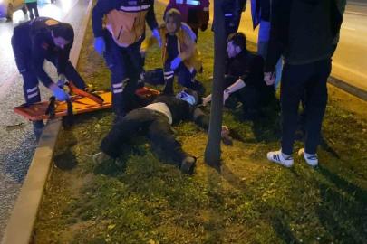 Düşürdüğü telefonu alırken otomobil çarptı: O anlar kamerada