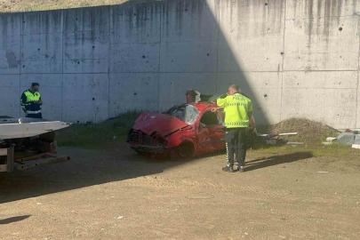 Düzce’de virajı alamayan otomobil bahçeye uçtu: 1 yaralı