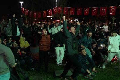 Düzceliler mili maç heyecanını Millet Bahçesi’nde yaşadı
