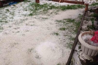 Düzce’nin yüksek kesimlerinde dolu etkili oldu