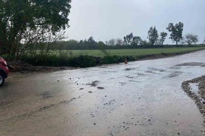 Düziçi’nde şiddetli yağış: Tarım arazileri ve yollar sular altında kaldı