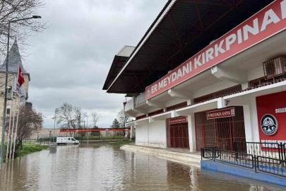 Edirne’de nehir taşkını: Sular Er Meydanına ilerliyor