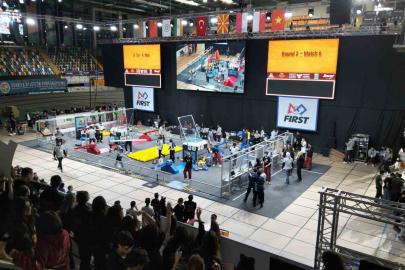 Ege’nin genç yetenekleri, geleceğin teknolojilerini FRC’de yarıştırdı