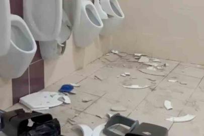 Elenen Balıkesirspor taraftarı hırsını deplasman tuvaletlerinden çıkardı