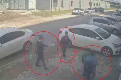 Ellerindeki oyuncak silahla 11 yaşındaki çocuğun önünü kesen 3 akranı para istedi