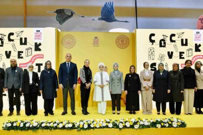 Emine Erdoğan: "Ailelerimiz, mutlaka çocuklarını Türk edebiyatına teşvik etmeli"