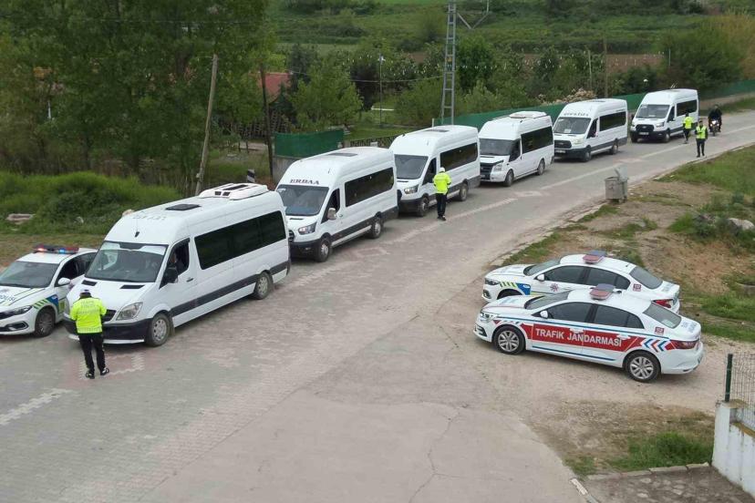 Erbaa’da kurallara uymayanlara servis sürücülerine ceza yağdı