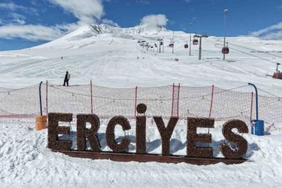 Erciyes’te kayak keyfi nisanda da sürecek
